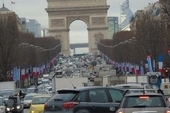 Cuban flags on the Champs-Élysées marking the official state visit